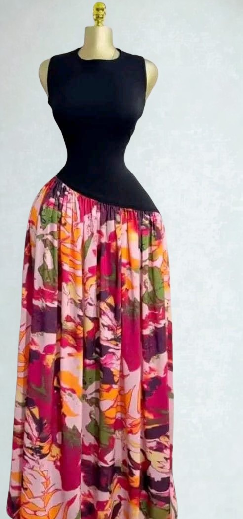 Sleeveless gathers dress